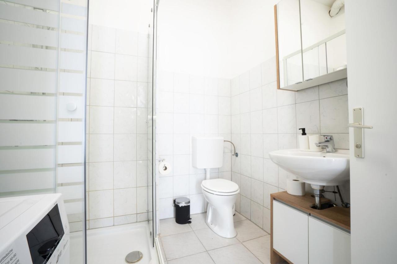Modern 1-Bedroom Apartment Next To Praterstern Вена Экстерьер фото